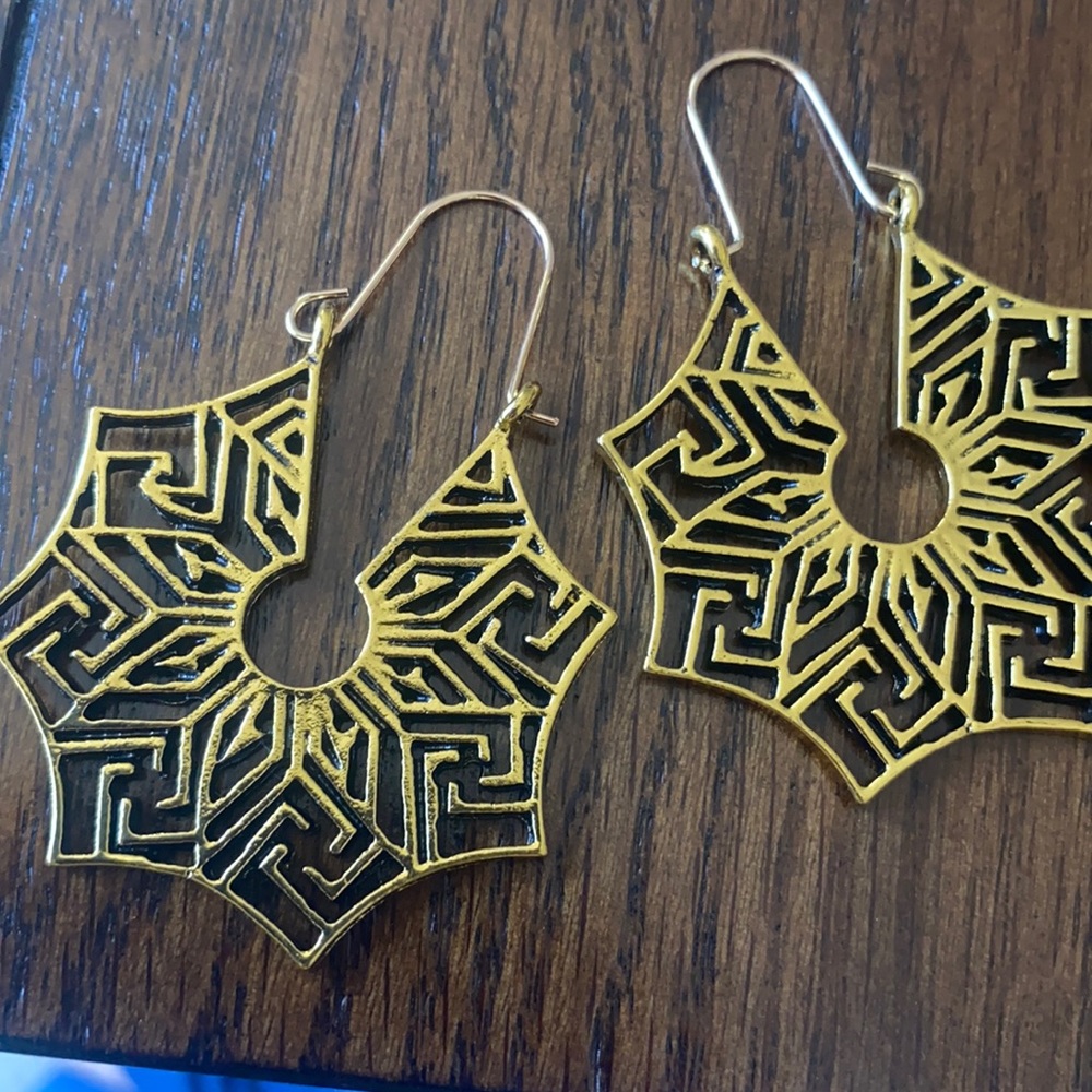 Spider Mandala Earrings - Picture 4 of 5